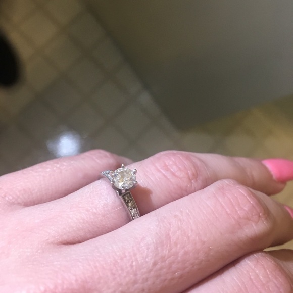 robbins brothers Jewelry - Engagement ring